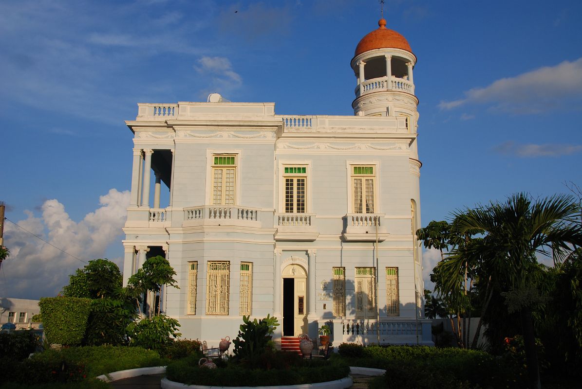 11 Cuba - Cienfuegos - Palacio Azul Outside